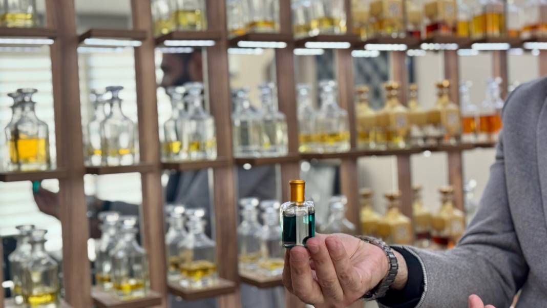 14 yıllık koku tutkusu! Konyalı iş insanı 400 şişe biriktirdi 2